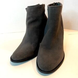 Steve Madden “Replay” Smokey Gray Suede Block Heeled Bootie Size 7M